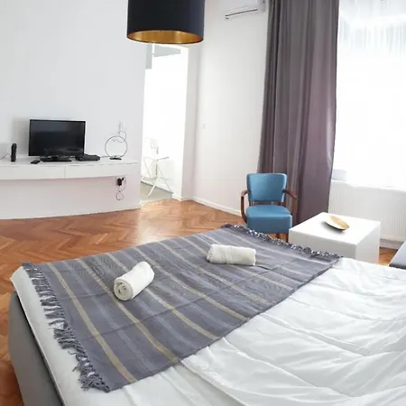 Krasan Mali Apartman U Centru Sarajeva
